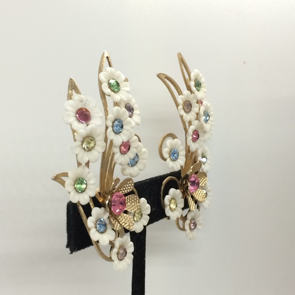 VINTAGE 60S EMMONS PLASTIC FLOWER EAR CRAWLER CLIP EARRINGS PASTEL RHINESTONES - Picture 4 of 17